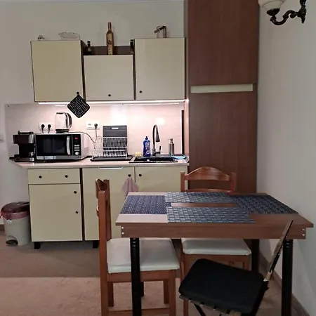 Annett At Emerald Apartment *